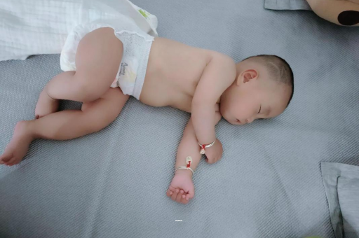 大悟宝宝脚心出汗怎么回事