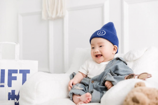 大悟宝宝吃奶蹬腿烦躁扭动 大悟宝宝吃奶蹬腿烦躁扭动